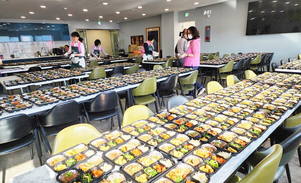 정관지역 어르신들에게 전달될 500인분의 도시락 모습. 보원사 신도들은 올해로 4년째 매년 이같은 봉사활동을 하고 있다.